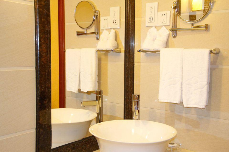 Bathroom 4, Yijian Holiday Hotel, Zhuhai