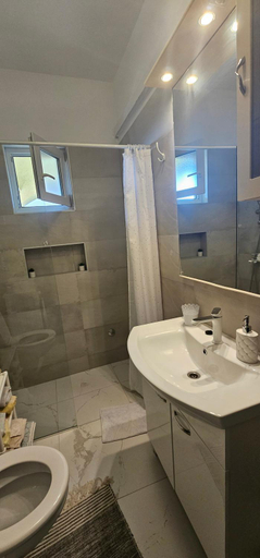 Bathroom 3, Apartmani FANI, Supetar