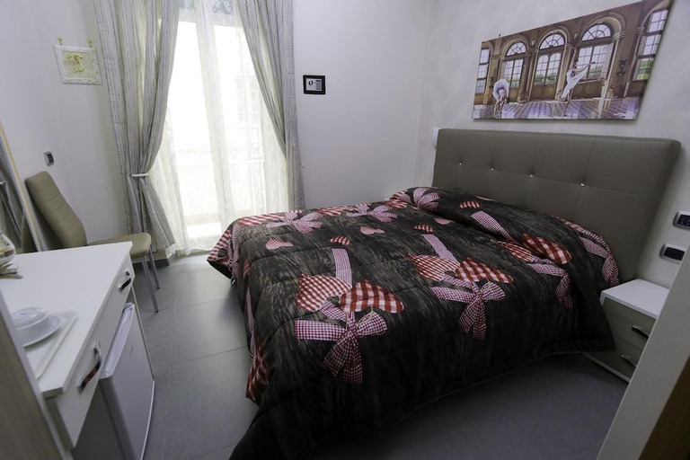 Bedroom 2, Donn'Anna Suite, Napoli