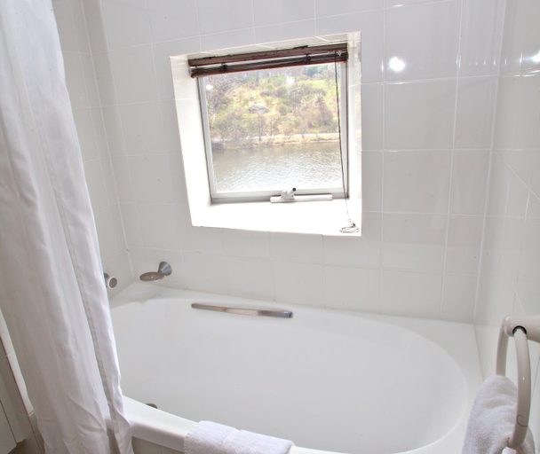 Bathroom 4, Oaks Lake Crackenback Resort, Snowy River
