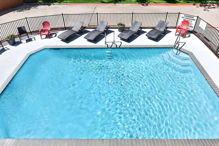 Sport & Beauty, Days Inn & Suites by Wyndham Sulphur Springs, Hopkins