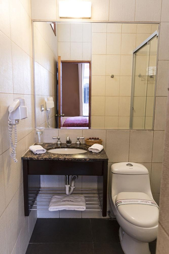 Bathroom 3, MamaSara, Cusco