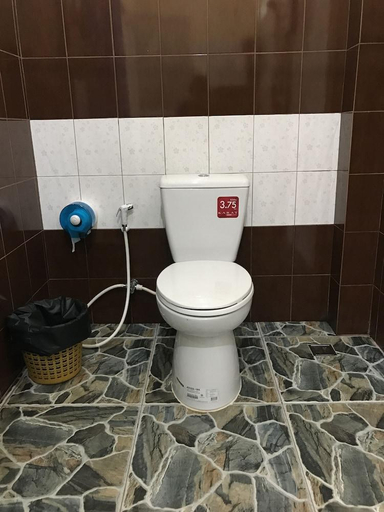 Bathroom 3, Baan Mek Lom, Thai Mueang