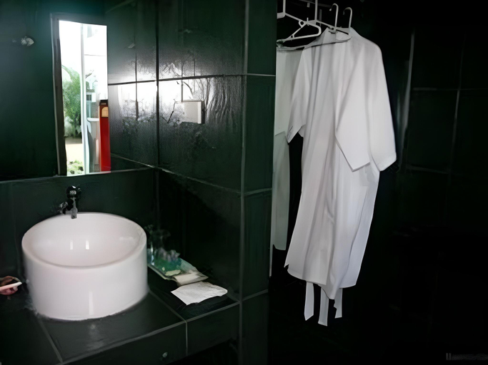 Bathroom 4, Baancivilize Resort, Khanom