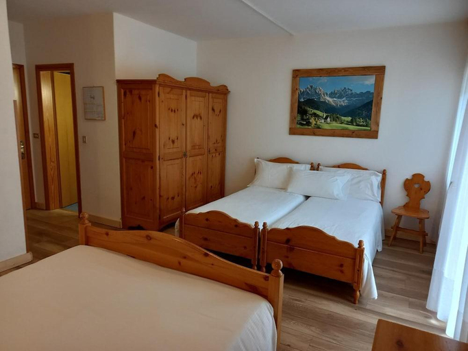 Bedroom 3, Albergo Scoiattolo, Belluno