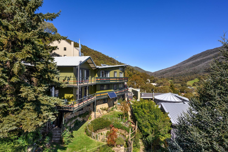 Exterior & Views