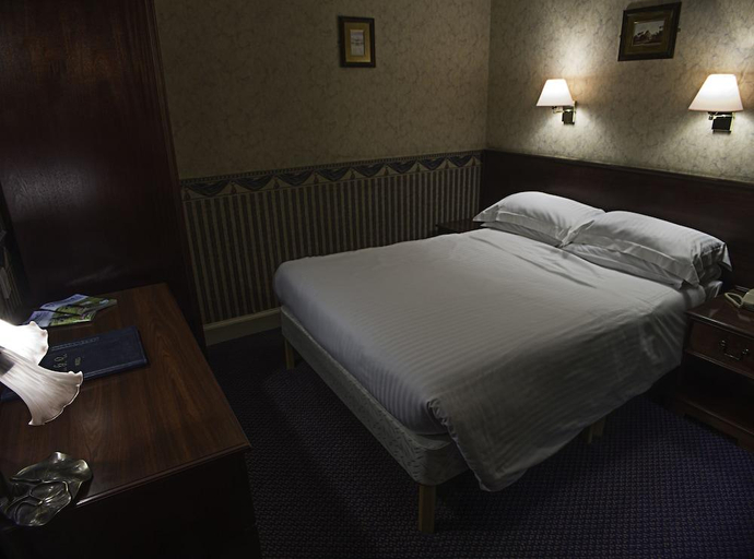 Bedroom 5, Queens Hotel, Shetland Islands