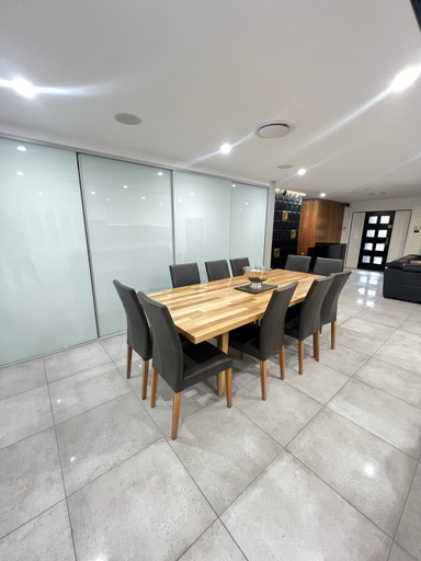 Food & Drinks, Cockatoo Retreat, Lake Macquarie - East