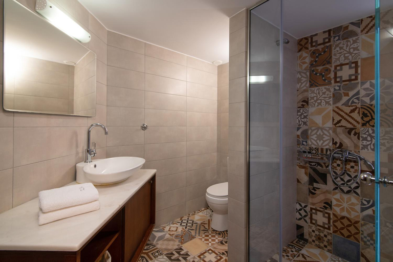 Bathroom 2, The Central Boutique Apartments, Crete