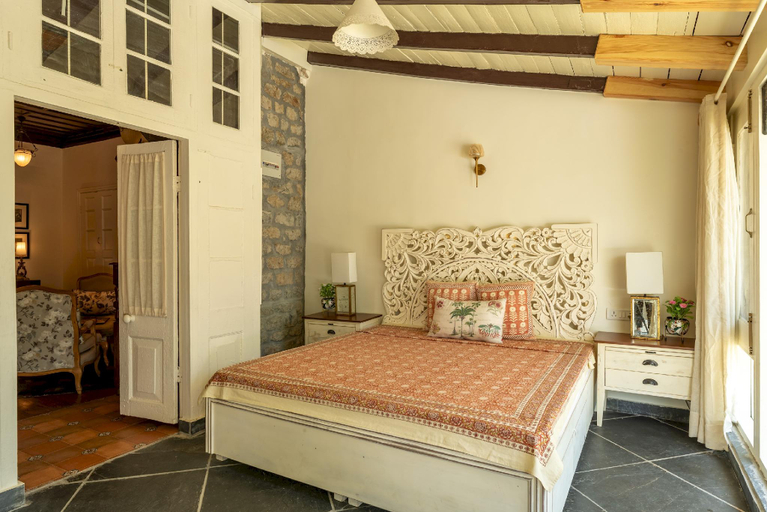 Bedroom 3, Mystic Abode Colonial House w a Garden by Roamhome, Nainital