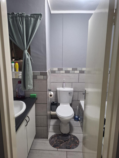 Bathroom 5, Menlyn Place City Vibes, City of Tshwane