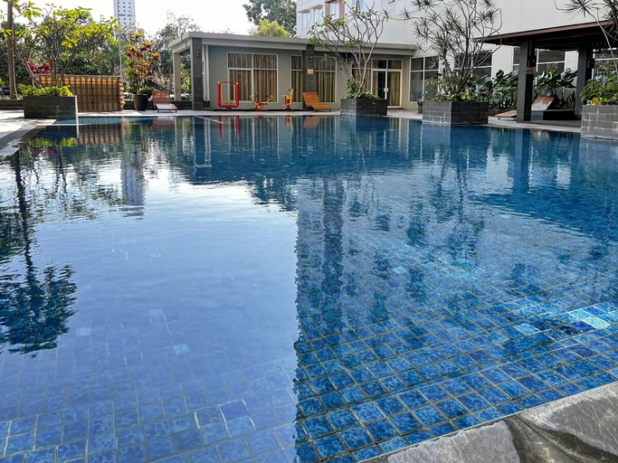 Swimming pool 4, COZY 2BR Pinewood Apt Jatinagor, Sumedang