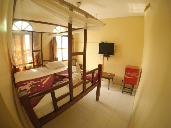 Bedroom 3, Garden Lodge, Mjini