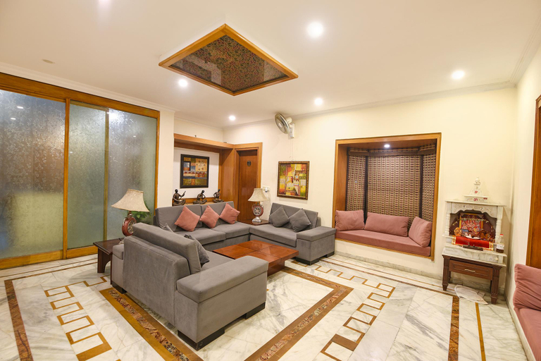 Public Area 2, Fabhotel Siris 18, Delhi