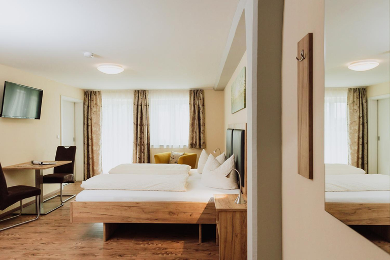 Bedroom 3, Gastehaus Hotzl, Deggendorf