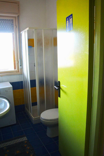 Shower 5, Case Tre Palme San Lorenzo, Syracuse