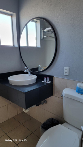 Bathroom 3, Value Inn Hollywood, Los Angeles