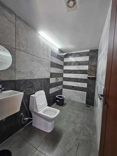 Bathroom 3, mist residency, Idukki