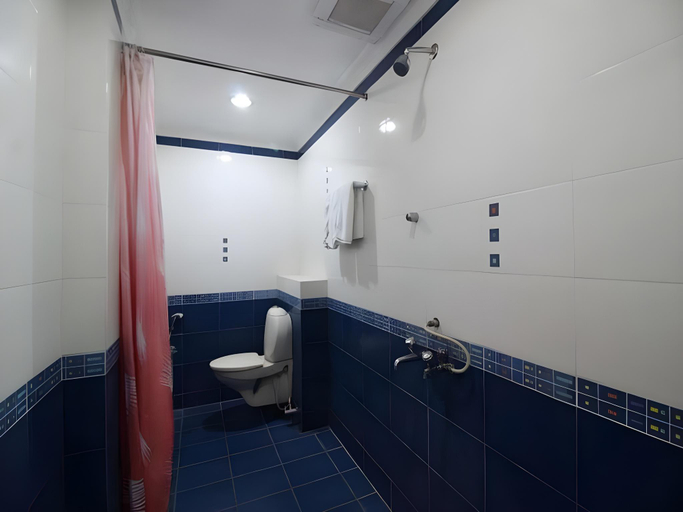 Bathroom 3, Hotel Tri Sea, Kanniyakumari