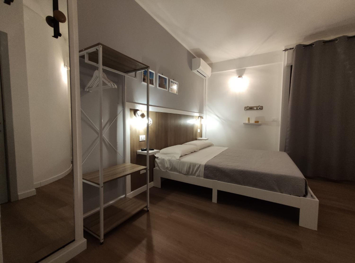 Others 4, Loremi Rooms, Campobasso