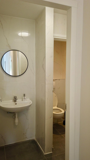 Bathroom 2, Y Hostel, Amsterdam