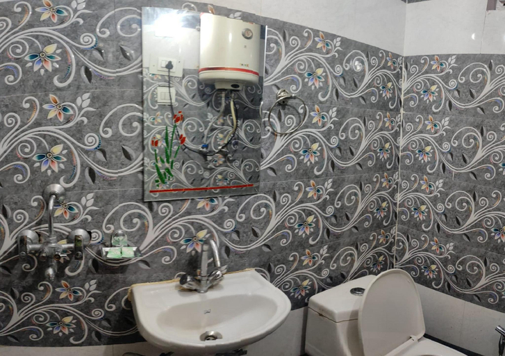 Bathroom 3, Hotel Shiba International, Udhampur