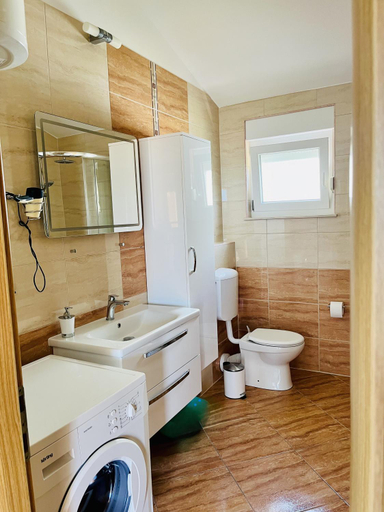Bathroom 4, Villa Maja, Okrug