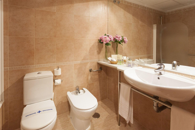 Bathroom 3, Sercotel Hotel Los Lanceros, Madrid