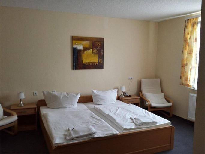 Bedroom 4, Hotel Merkur Garni, Hildesheim