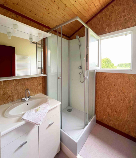 Bathroom 3, Village loisirs de Goule, Cher