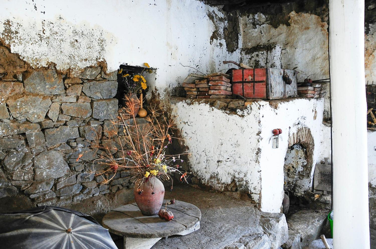 Others 4, Khachats Toun Heritage