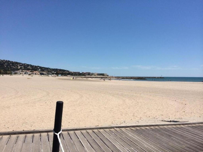 Others 4, Relaxed Beachside Living in Sete, Hérault