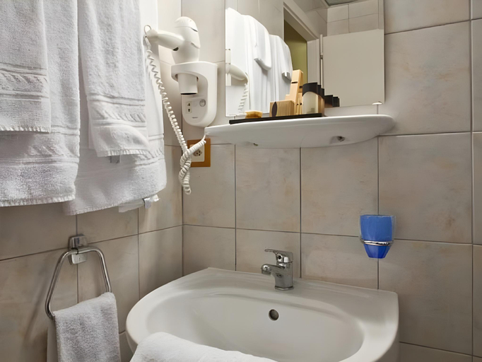 Bathroom 4, Admiral Hotel, Genève
