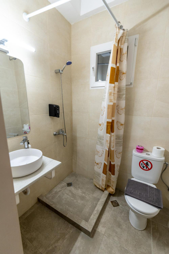 Bathroom 5, Oasis in the centre, Attica