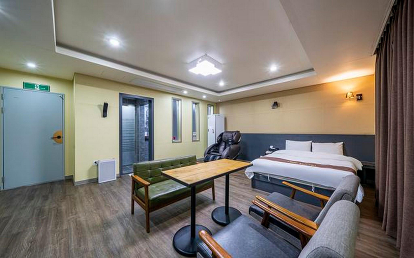 Bedroom 4, Seosan Time Hotel, Seosan