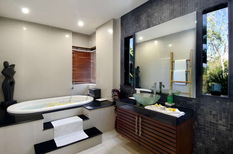 Others 4, Villa Delapan, Badung