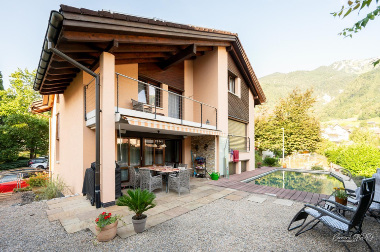 Exterior & Views