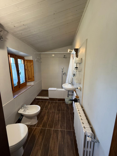 Bathroom 2, Mancino, Siena