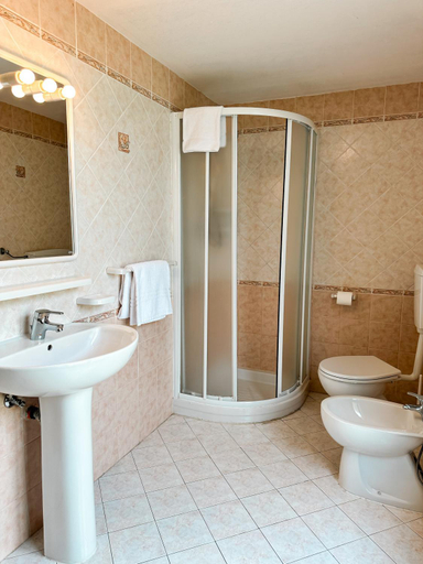 Bathroom, Pomposa Residence, Ferrara