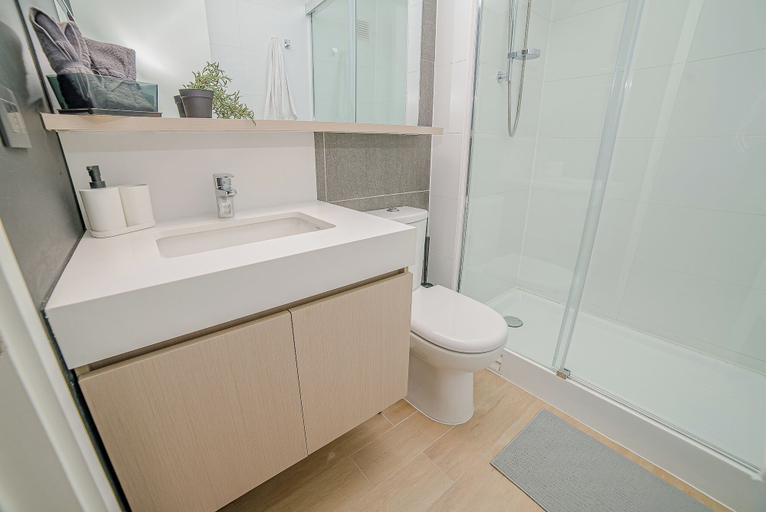 Bathroom 4, Bucarest Apartments by Andes STR, Santiago