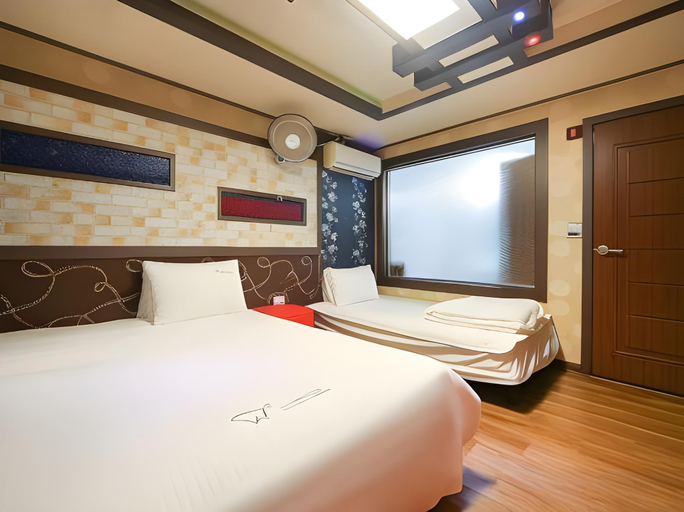 Bedroom 2, Tongyeong Wow, Tongyeong