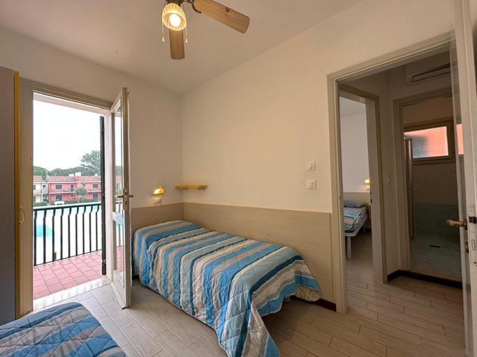 Balcony/terrace, Renovated villa with garden and pool access, Venezia