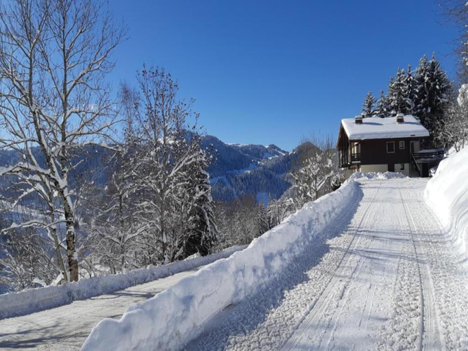 Others 5, Chalet in La Clusaz with Pool Spa, Haute-Savoie