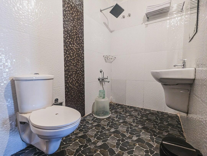 Bathroom 3, Ayursakthi Riverdale Resorts, Idukki