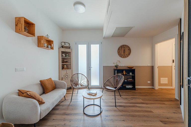 Others 2, Global Central Suites, Imperia