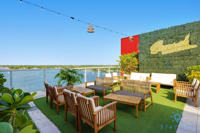 Food & Drinks 5, Rooftop Pool - Balcony - Hollywood Beach Boardwalk, Broward