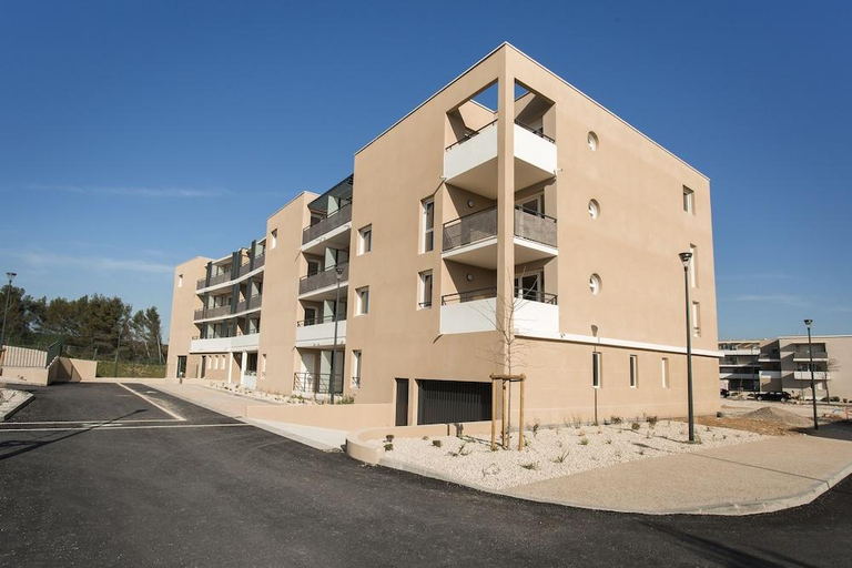 Exterior & Views 2, Zenao Appart'hôtels Villeneuve-lès-Avignon, Gard