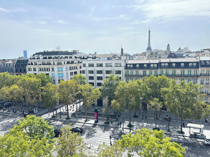 Exterior, 1610 Champs-Élysées, Paris