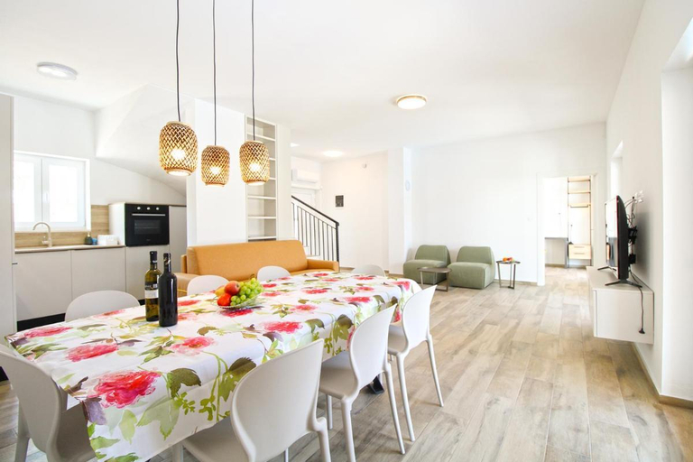 3, Modern villa with private pool and garden, Pula