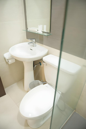 Bathroom 4, Holiday Suites Business District (Empire Suites Hotel), Puerto Princesa City